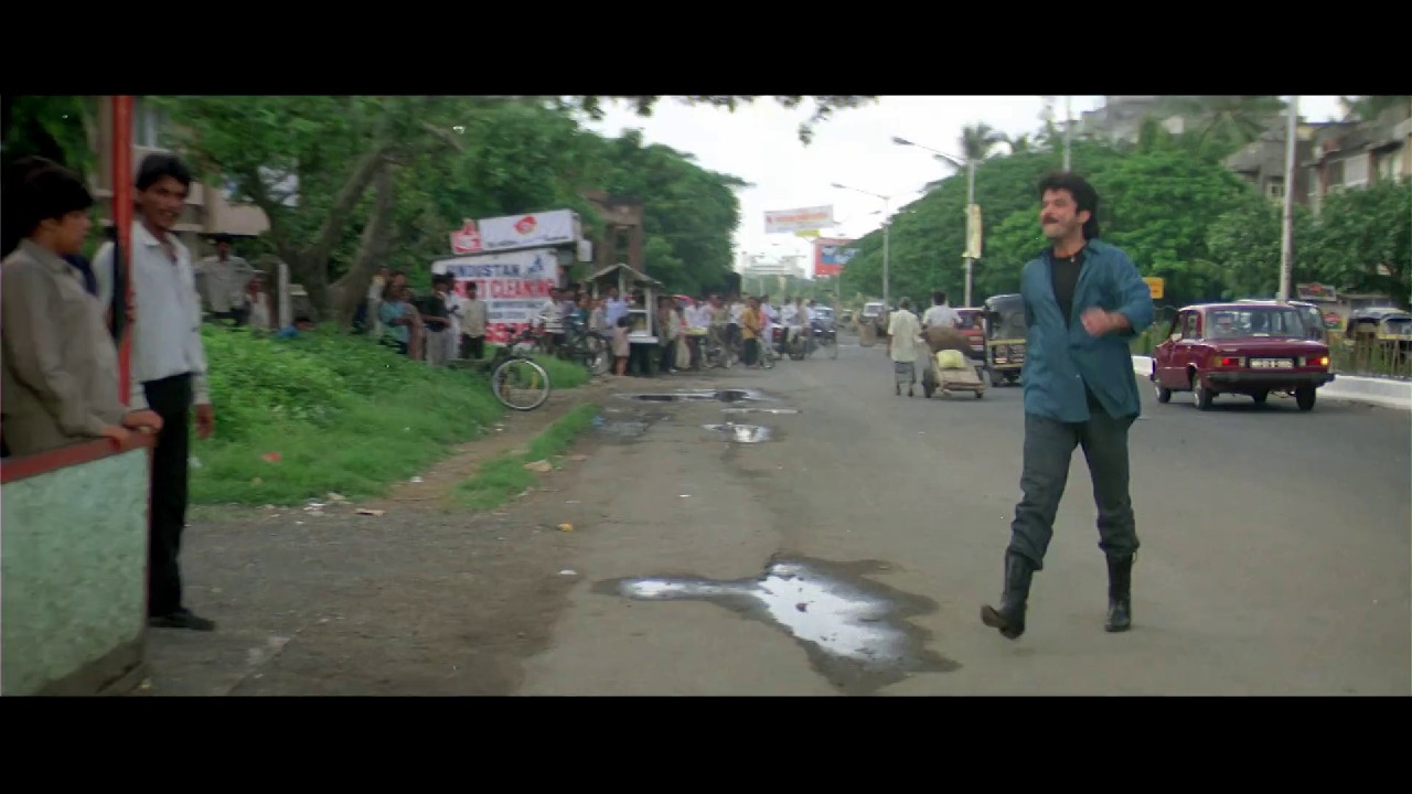 Laadla (1994) Hindi WEB-DL 1080p x264 AVC AAC 2.0 ESub B4uHD.mkv.0000